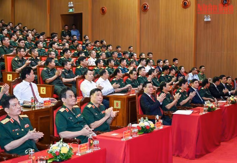 Chủ tịch Quốc hội Vương Đình Huệ và các đại biểu dự lễ khai giảng năm học 2022-2023 tại Học viện Quốc phòng.