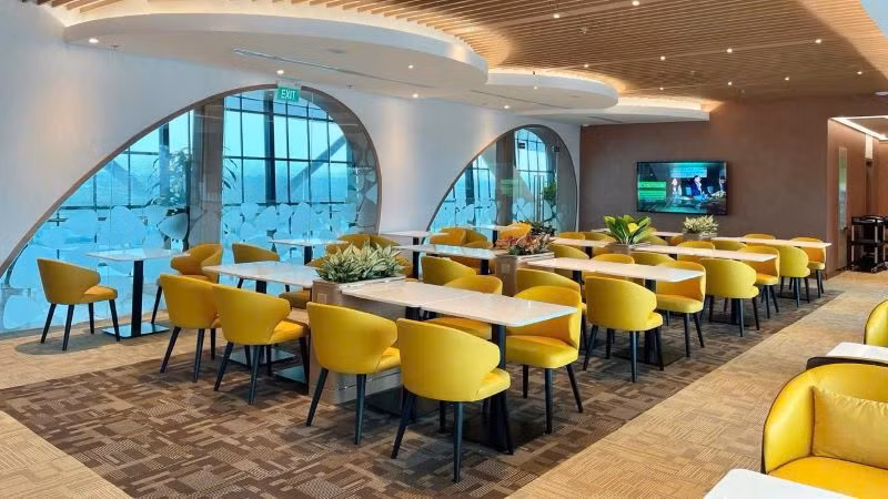 Quý khách hàng sẽ được tận hưởng những đặc quyền dịch vụ cao cấp mang đến những khoảnh khắc trải nghiệm thư giãn tại phòng chờ Vietcombank Priority.