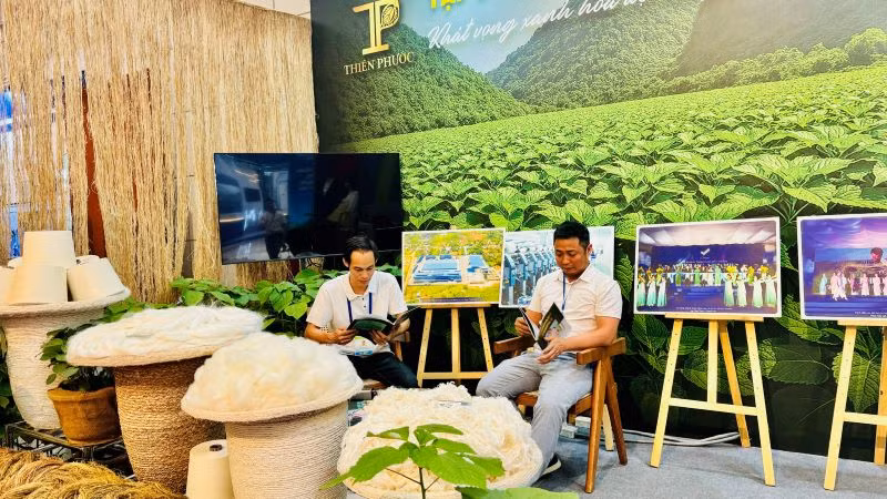 Mô hình sản xuất xanh, thân thiện môi trường của Việt Nam trưng bày trong khuôn khổ Hội nghị P4G 2025. (Ảnh: HNV)