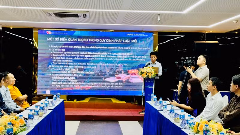 Gỡ điểm nghẽn sát hạch, khai thông thị trường. (Ảnh: HNV)