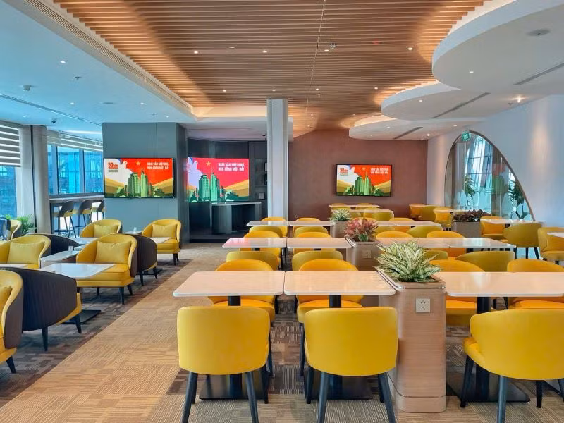 Quý khách hàng sẽ được tận hưởng những đặc quyền dịch vụ cao cấp mang đến những khoảnh khắc trải nghiệm thư giãn tại phòng chờ Vietcombank Priority.