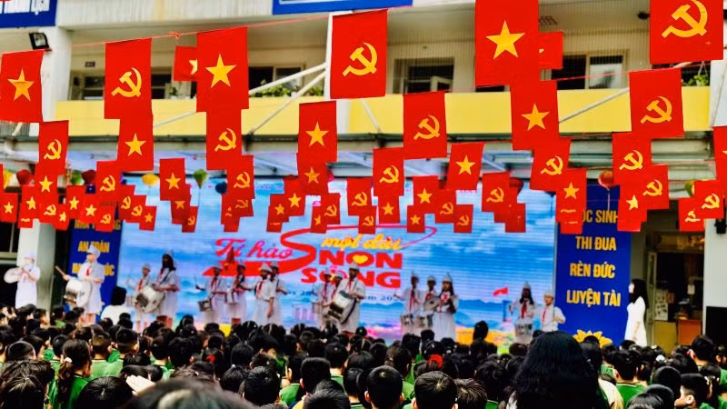 Lan tỏa tinh thần tự hào non sông. (Ảnh: HNV) Lan tỏa tinh thần tự hào non sông. (Ảnh: HNV)