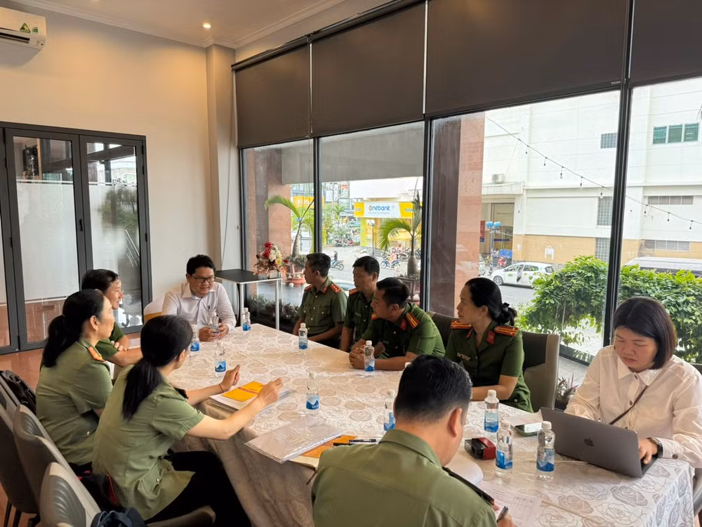 Đoàn kiểm tra, giám sát tại Nhà hàng Đông Xuyên, thành phố Long Xuyên, tỉnh An Giang.