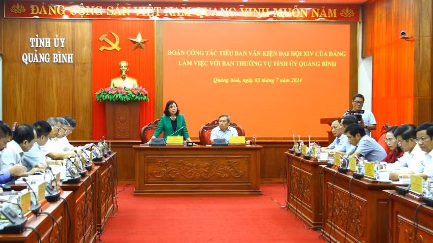 Đồng chí Bùi Thị Minh Hoài phát biểu tại buổi làm việc với Tỉnh ủy Quảng Bình.