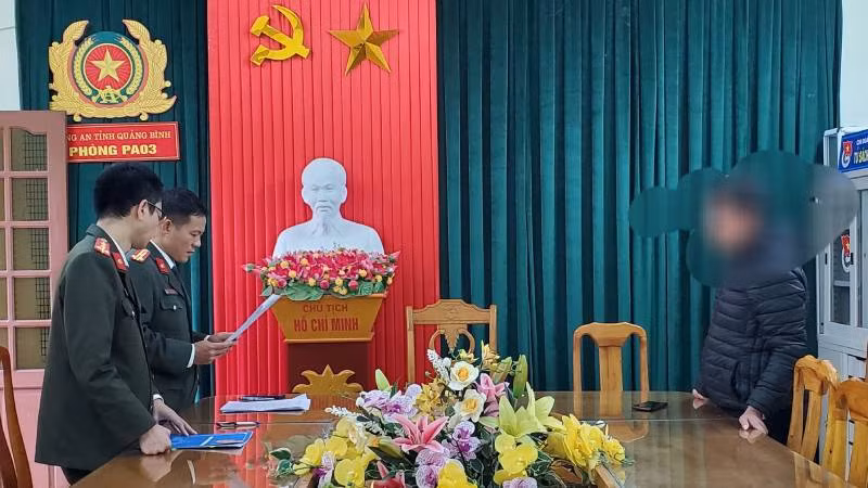 Phòng An ninh chính trị nội bộ, Công an Quảng Bình công bố quyết định xử phạt vi phạm hành chính 1 trường hợp vi phạm.