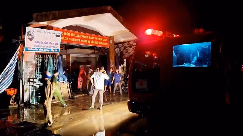 Nhờ chủ động phương án và có lực lượng chữa cháy chuyên nghiệp, kịp thời nên vụ cháy ở chợ Ba Đồn trong tối 28/9 mới được được xử lý nhanh, góp phần hạn chế tối đa thiệt hại.