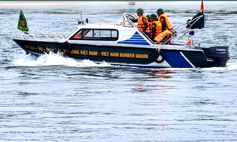 Bộ đội Biên phòng Quảng Bình tổ chức tìm kiếm nạn nhân.