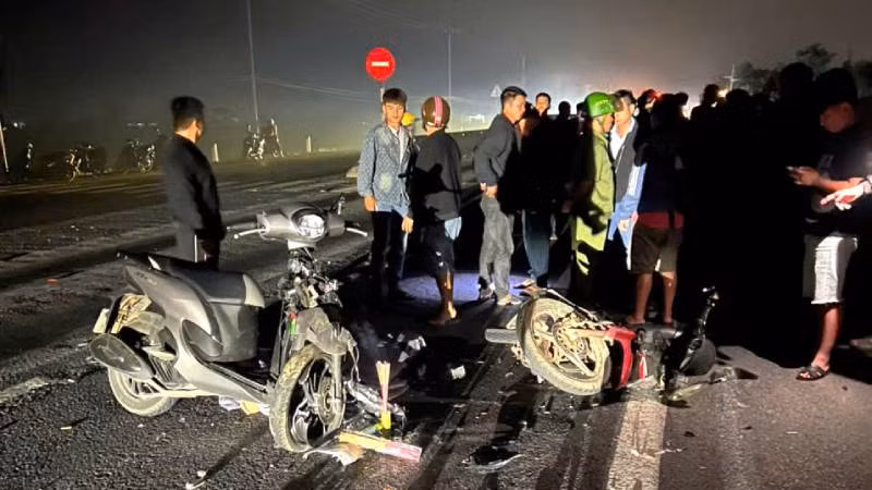 Hiện trường vụ tai nạn đêm qua tại xã Đồng Trạch, huyện Bố Trạch, tỉnh Quảng Bình.