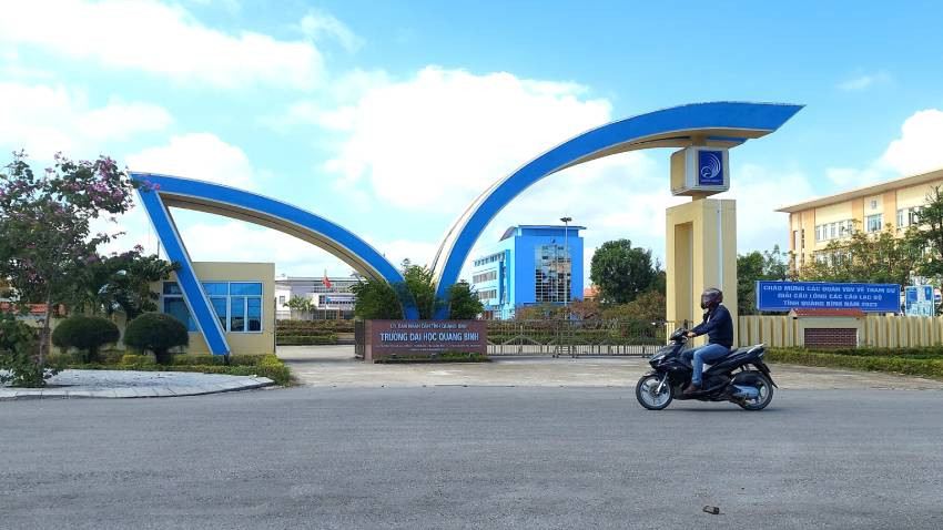 Trường đại học Quảng Bình, nơi có 136 giảng viên, nhân viên đang bị nợ tới 8 tháng lương.