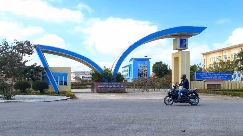 Trường đại học Quảng Bình, nơi có 136 giảng viên, nhân viên đang bị nợ tới 8 tháng lương.