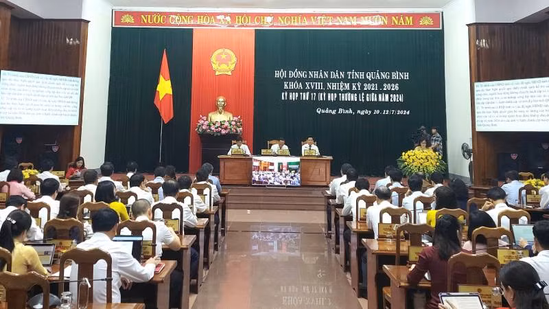 Quang cảnh kỳ họp thứ 17 của Hội đồng nhân dân tỉnh Quảng Bình.