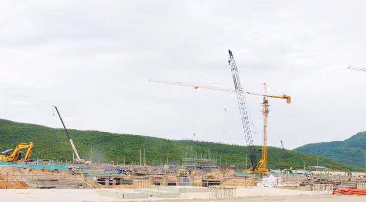 Trên công trường xây dựng Trung tâm điện lực Quảng Trạch.