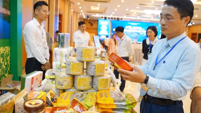 Nhiều mặt hàng công nghiệp nông thôn khu vực Bắc Trung Bộ có mẫu mã đẹp, chất lượng cao.