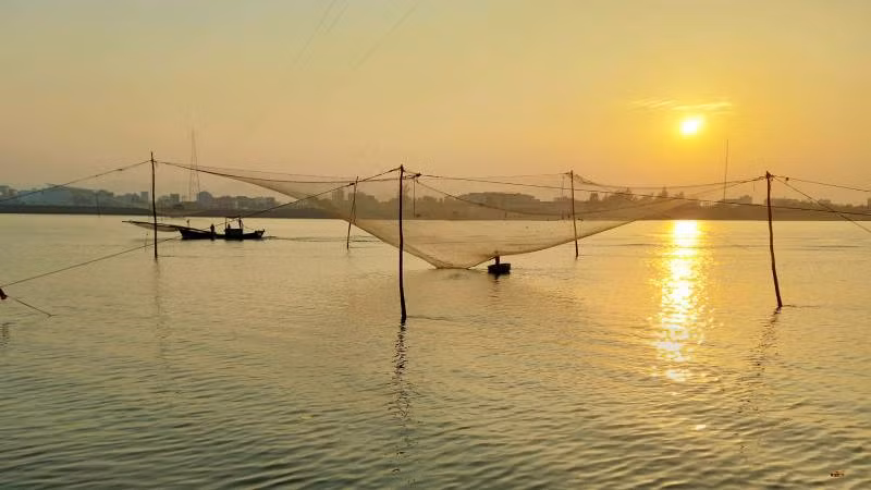 Hoàng hôn trên dòng Nhật Lệ. (Ảnh minh họa)