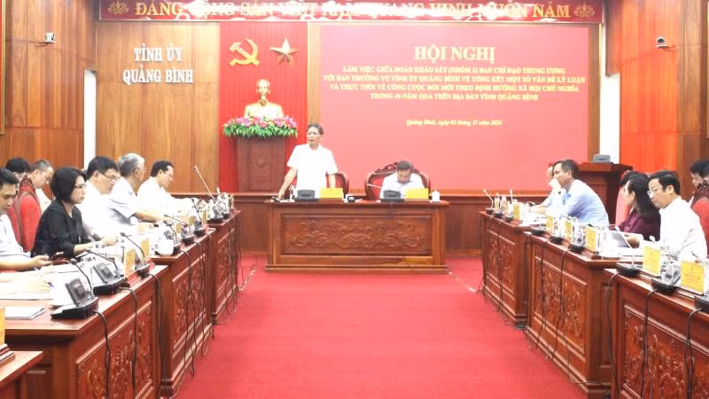 Quang cảnh buổi làm việc, khảo sát tại Quảng Bình.