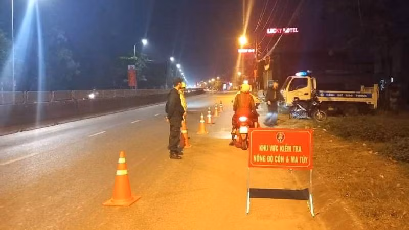 Chốt kiểm tra nồng độ cồn và ma túy của Công an tỉnh Quảng Bình.