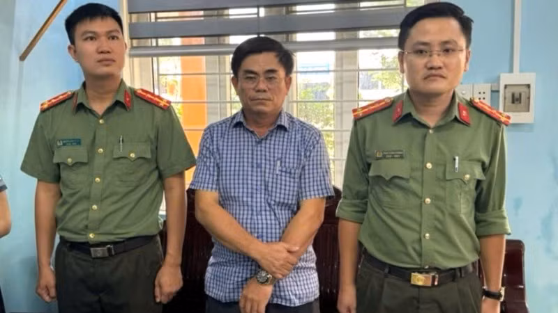 Ông Nguyễn Viết Sơn, Trưởng Ban các công trình công cộng huyện Lệ Thủy bị khởi tố, bắt tạm giam (Ảnh: Công an Quảng Bình)