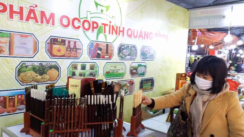 Sản phẩm đũa gỗ Quảng Thuỷ tại Hội chợ giới thiệu hàng hóa nông thôn ở tỉnh Quảng Bình