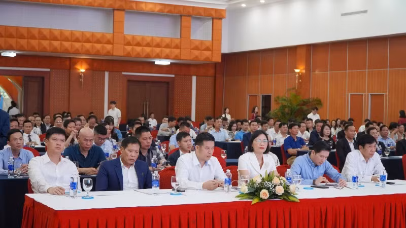 Các đại biểu dự hội nghị