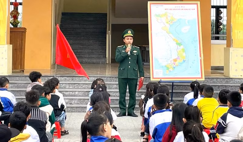Bộ đội biên phòng Quảng Bình tuyên truyền về Luật Biển Việt Nam cho cán bộ, giáo viên, học sinh huyện Bố Trạch
