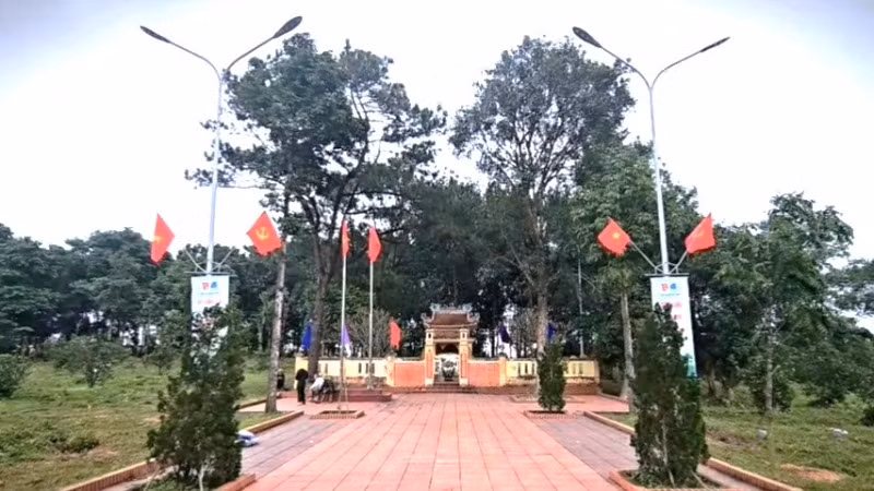 Di tích lịch sử miếu Thành Hoàng, xã Tân Thủy, huyện Lệ Thủy là nơi thành lập chi bộ Đảng đầu tiên ở phía nam tỉnh Quảng Bình.