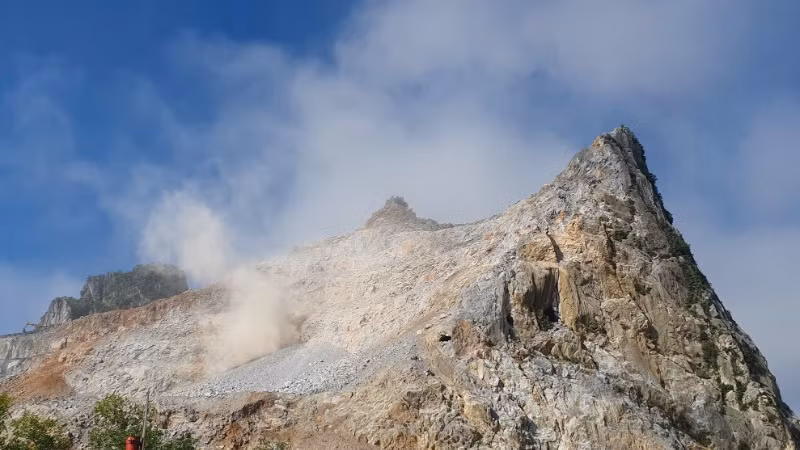 Khai thác đá vôi ở huyện Tuyên Hóa, tỉnh Quảng Bình. (Ảnh minh họa)