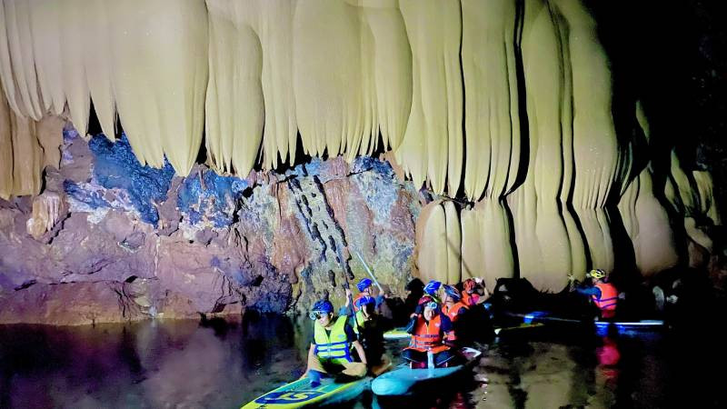 Hang Sơn Nữ ở xã Trường Sơn, huyện Quảng Ninh, tỉnh Quảng Bình.