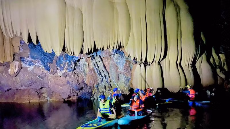 Hang Sơn Nữ ở xã Trường Sơn, huyện Quảng Ninh, tỉnh Quảng Bình.