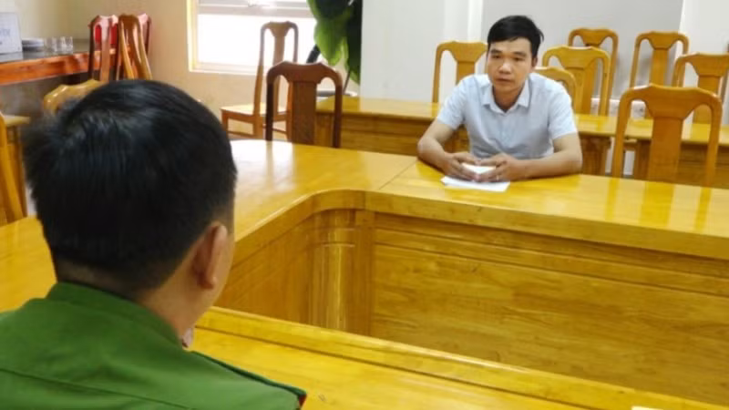 Ngô Đình Khánh tại cơ quan điều tra. (Ảnh: Công an Quảng Bình)