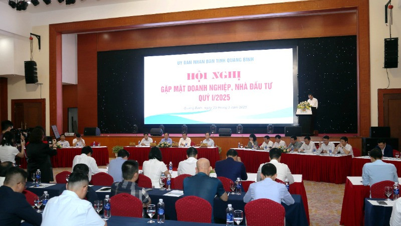 Quang cảnh hội nghị gặp mặt doanh nghiệp, nhà đầu tư của tỉnh Quảng Bình