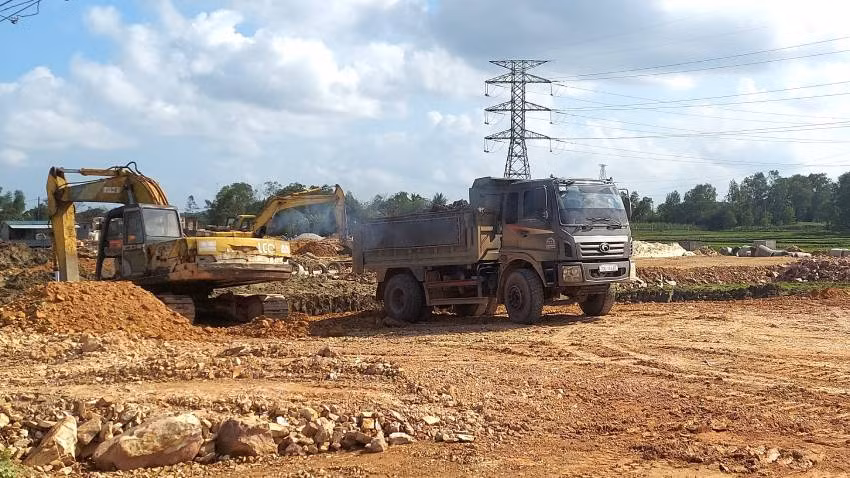 Khu tái định cư xã Phú Thủy, huyện Lệ Thủy (Quảng Bình) mới thi công đạt 55% khối lượng.