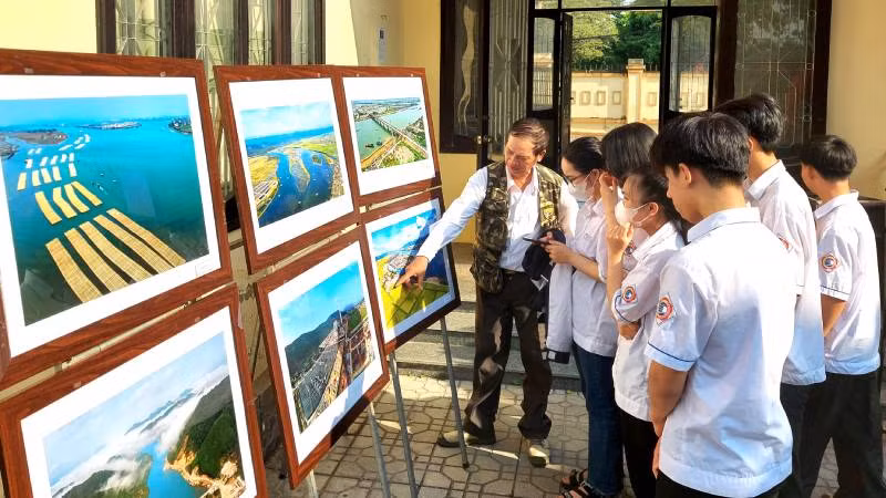 Triển lãm ảnh nghệ thuật "Cung sắc quê hương” tại Quảng Bình ảnh 1