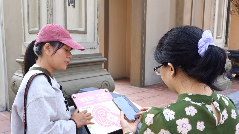 Chỉ ít ngày nữa sẽ diễn ra lễ hội Đền Thánh mẫu Liễu Hạnh nên việc ứng dụng công nghệ kết nối không dây sẽ giúp du khách, người hành hương có điều kiện thuận lợi khi tìm hiểu về ngôi đền thiêng này.