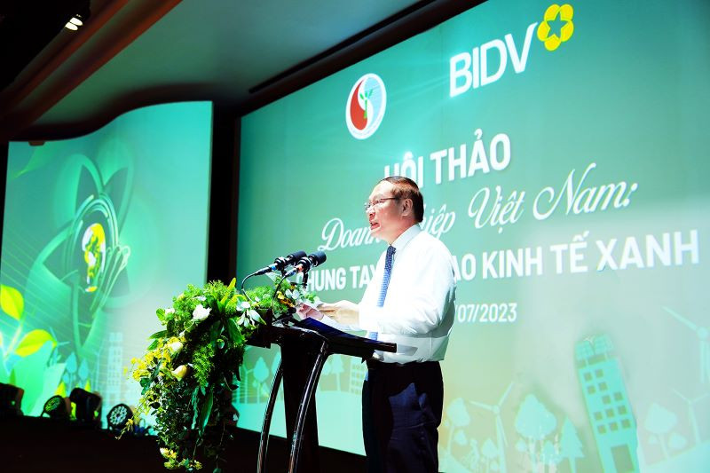 Thứ trưởng Bộ Tài nguyên và Môi trường Lê Công Thành phát biểu chỉ đạo tại Hội thảo.