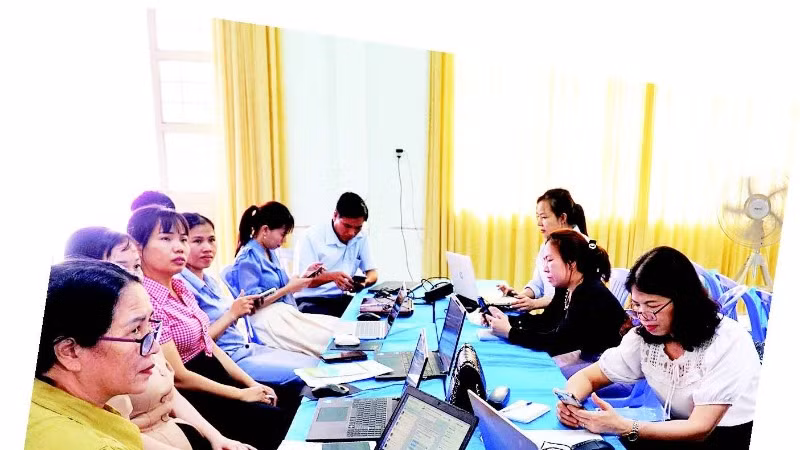 1- Các thầy, cô giáo phân thành từng nhóm để triển khai các nội dung trong chương trình tập huấn.