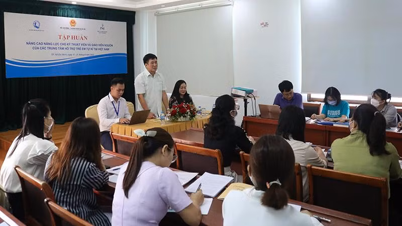 Khai giảng lớp tập huấn (Ảnh: NFVC).