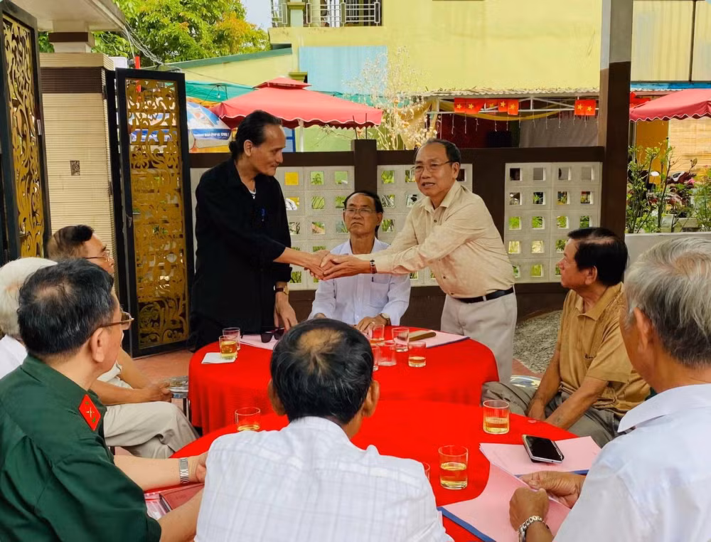 Những cuộc gặp gỡ với tinh thần hòa hợp, hòa giải.