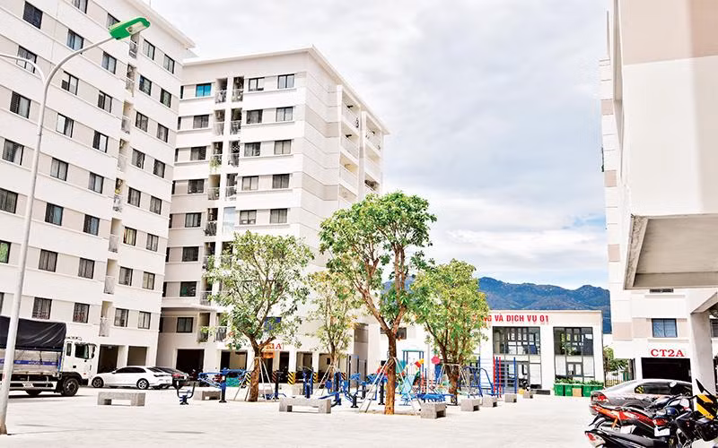 Khu nhà ở xã hội tại Khu đô thị mới Phước Long (Khánh Hòa) do Tổng công ty Ðầu tư phát triển nhà và đô thị (HUD) đầu tư xây dựng. 