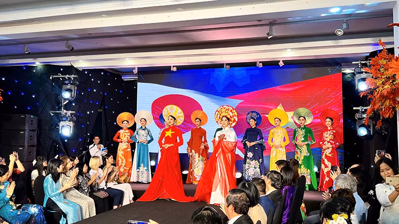 Một sự kiện giao lưu, trình diễn áo dài tại Bảo tàng Phụ nữ Việt Nam (Hà Nội). 