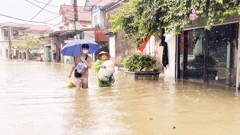 Nhiều khu vực huyện Quốc Oai bị ngập lụt kéo dài. 