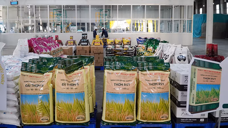 Gạo là một trong những nông sản đã được xuất khẩu sang thị trường Halal. Trong ảnh: Sản xuất gạo tại Công ty TNHH Lúa gạo Việt Nam (huyện Tháp Mười, tỉnh Ðồng Tháp). (Ảnh Hữu Nghĩa).