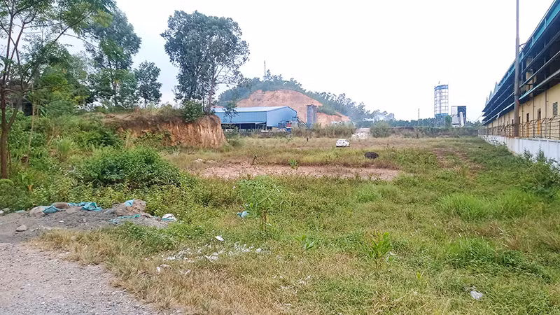 Ðất đai Khu công nghiệp Ðiềm Thụy B bỏ hoang, lãng phí nhiều năm. 