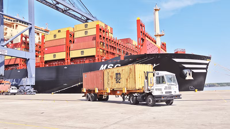 Tàu MSC Giusy trọng tải hơn 170.000 DWT, mớn nước 16m cập cảng SSIT (cụm cảng Cái Mép-Thị Vải). 