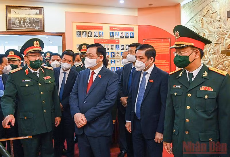 Quan tâm huy động nguồn lực thúc đẩy phát triển công nghiệp quốc phòng hiện đại -0
