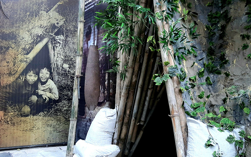 Mô hình hầm trú ẩn. Tái hiện “Điện Biên Phủ trên không” qua trưng bày “Để bầu trời mãi xanh” -0