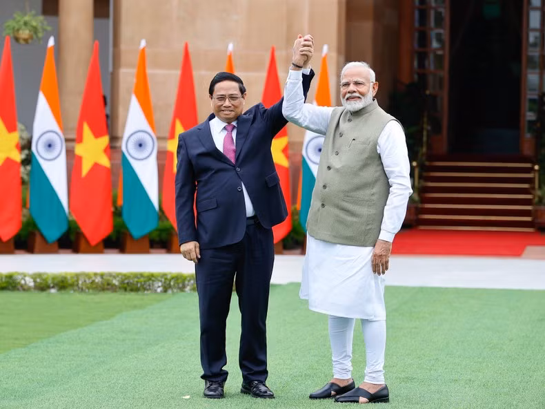 Thủ tướng Phạm Minh Chính và Thủ tướng Ấn Độ Narendra Modi (Ảnh: TTXVN)