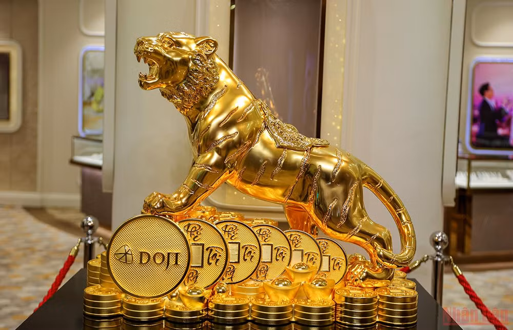 Ngày vía Thần Tài ở Hà Nội: Các cửa hàng nhộn nhịp, không có cảnh chen chúc như mọi năm -0