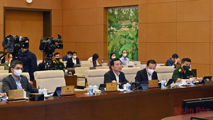Các đại biểu dự phiên họp. (Ảnh: DUY LINH) Tần số vô tuyến điện là tài sản quốc gia quan trọng và ngày càng có giá trị -0