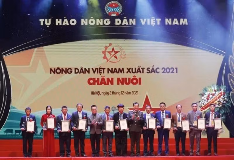 Lễ tôn vinh và trao danh hiệu cho 63 “Nông dân Việt Nam xuất sắc 2021” -0