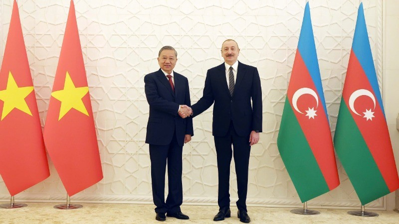 Tổng Bí thư Tô Lâm và Tổng thống Azerbaijan Ilham Aliyev chụp ảnh chung. (Ảnh: Thống Nhất/TTXVN) Tổng Bí thư Tô Lâm và Tổng thống Azerbaijan Ilham Aliyev chụp ảnh chung. (Ảnh: Thống Nhất/TTXVN)
